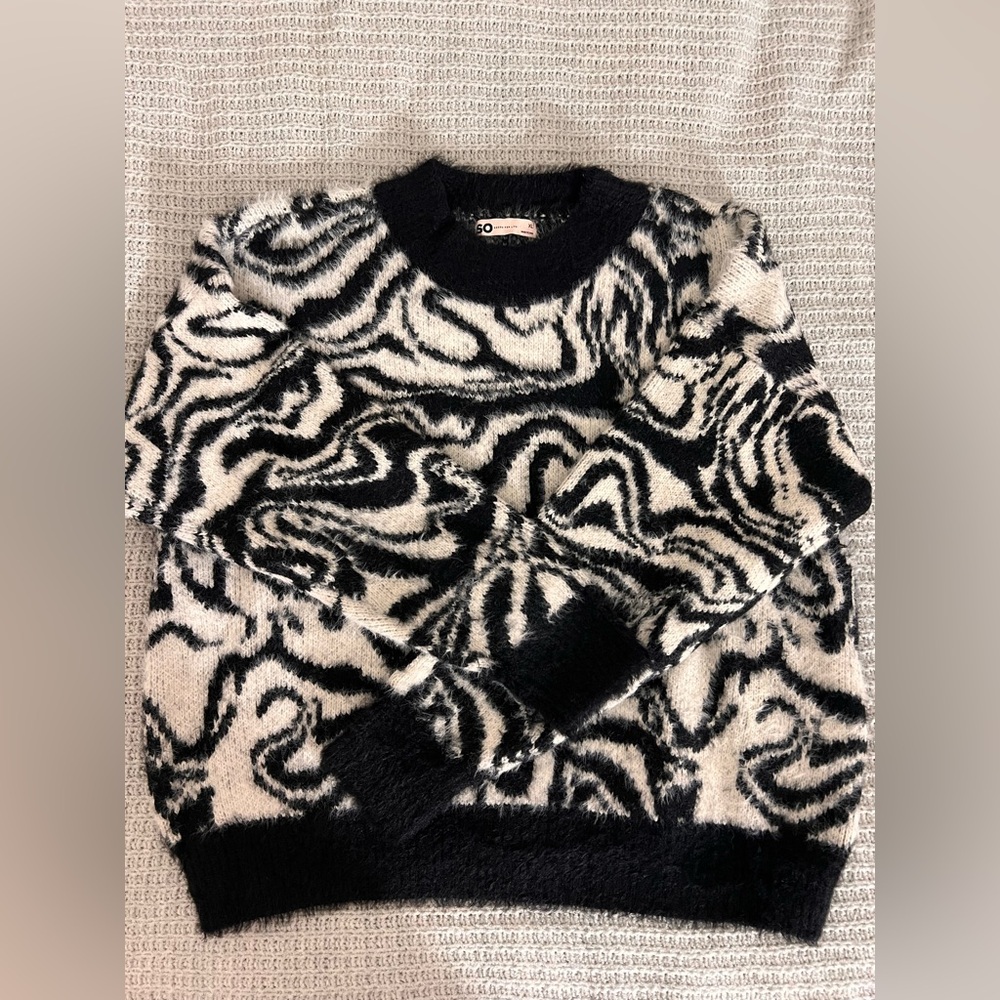Y2K- SO black & white fuzzy sweater, size XL